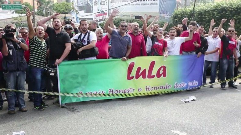 Simpatizantes y detractores de Lula se enfrentan en Brasil