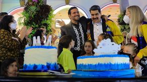 El cantante mexicano Pablo Montero junto a Nicolás Maduro, presidente de Venezuela.