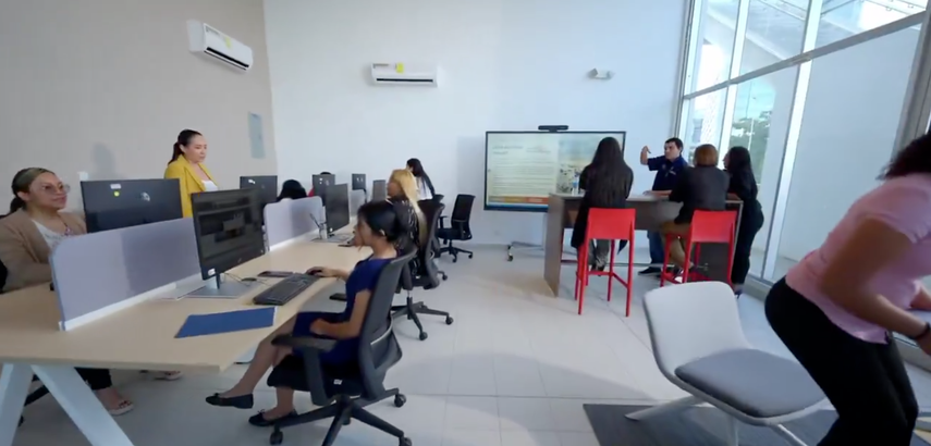 Presidente Mulino inaugura el Espacio del Emprendedor.