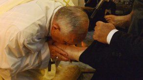 El papa lavará los pies de presos varones y mujeres El papa lavará los pies de presos varones y mujeres