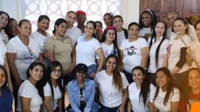 Lilly Goodman visita el Centro Femenino de Rehabilitación y comparte un mensaje de esperanza.