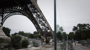 La Torre Eiffel desvela su nuevo muro de cristal contra ataques