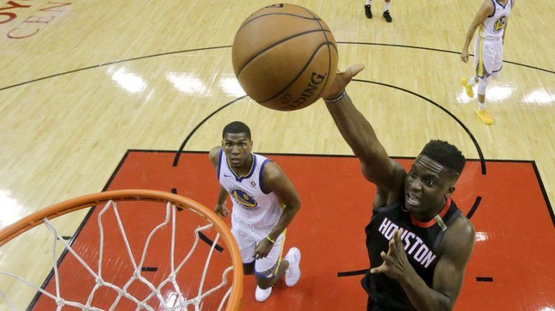 Rockets derrotan a Warriors y están a un triunfo de la final