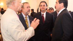 Servidores públicos tienen limitada participación política