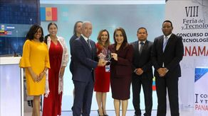 Olmedo Arrocha, Magistrado de la CSJ, en la premiación de la Feria Justicia y Tecnología de la Cumbre Judicial Iberoamericana.