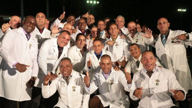 Cuba readmitirá a médicos desertores tras fin de ventajas migratorias en EEUU