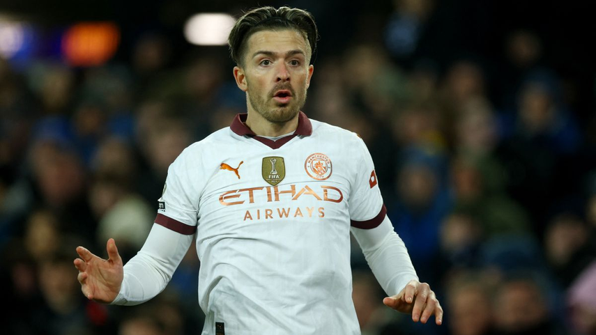 Jack Grealish: Roban en su domicilio mientras juega partido de fútbol