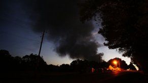 Alabama: Llamas siguen ardiendo tras explosión en oleoducto