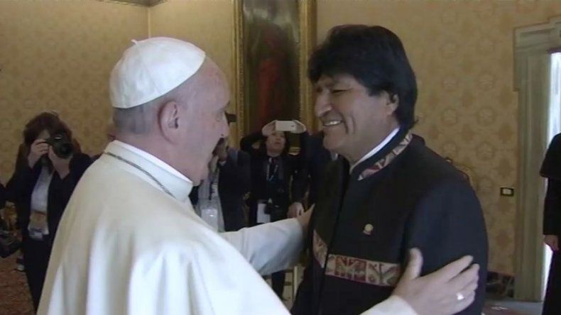 Evo Morales repasó con el papa temas socioeconómicos y le aconsejó tomar coca