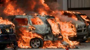Maestros mexicanos incendian Parlamento de Guerrero en protesta por desaparecidos