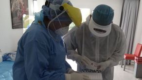 Las autoridades de salud se mantienen efectuando pruebas de COVID-19 en todo el país.