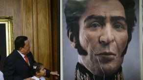 Chávez devela rostro computarizado de Simón Bolívar