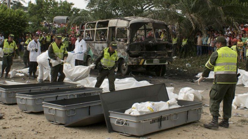 Despiden a 28 niños muertos tras explosión de bus
