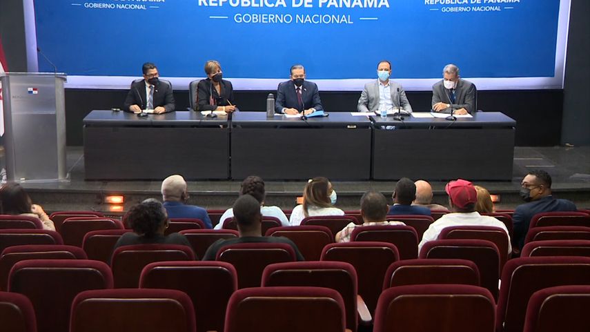 Reunión entre el presidente Cortizo y dirigentes de Colón en la Presidencia.