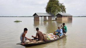 Inundaciones en India causan más de 90 muertos