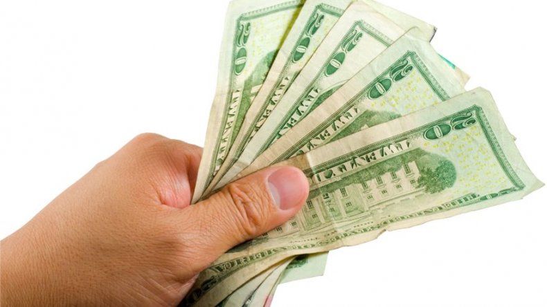 Un hombre devuelve billetera con 3.400 dólares en Florida
