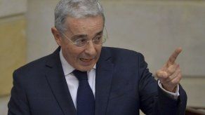 El expresidente Álvaro Uribe es operado con éxito de la próstata