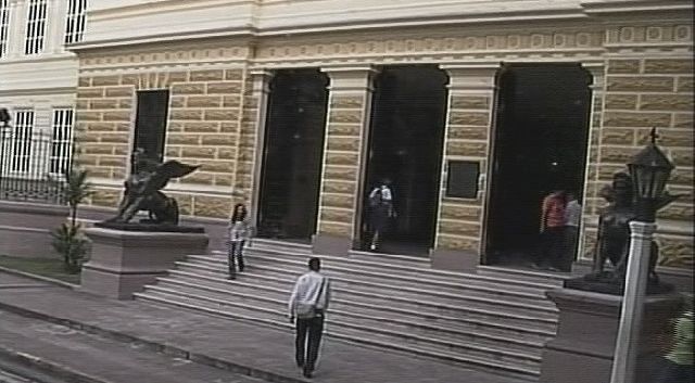 Meduca logra tregua con ex institutores atrincherados
