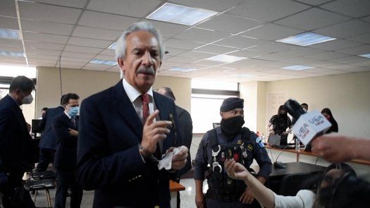 Periodista guatemalteco reitera acusación contra presidente y fiscal por su arresto
