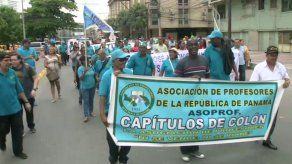 Docentes marchan hacia la Presidencia