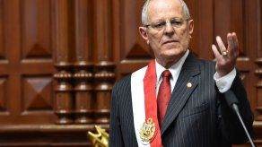 Kuczynski apoya ministras en polémica por entrega de píldora de día siguiente