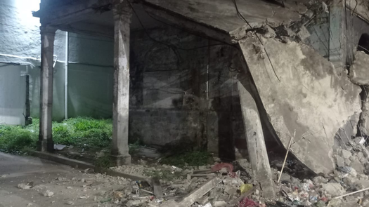 MIVIOT evalúa a familias afectadas por el colapso de un caserón en Colón.