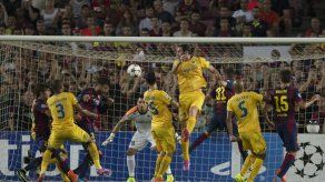 Barcelona gana con apuros al Apoel chipriota