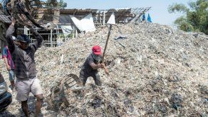 Las montañas de basura importadas
