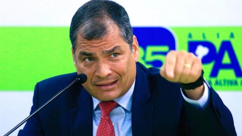 Correa dice que Ecuador empieza a dejar de ser una democracia