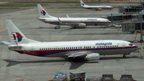 Interpol acusa a Malasia de fallos en control de pasaportes en avión perdido