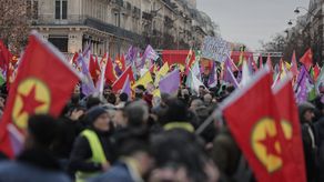 El presunto atacante resultó herido y está detenido.