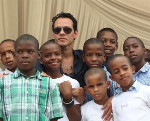 Marc Anthony, súper emocionado, inicia construcción de orfanato