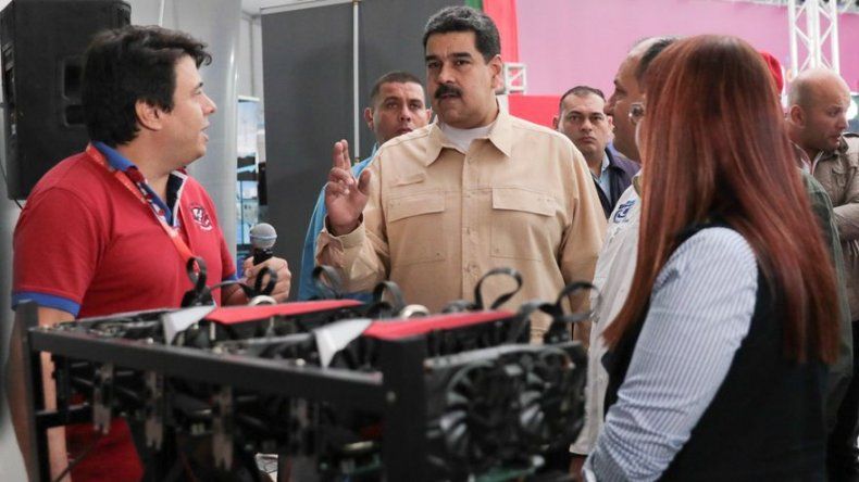 Maduro llama a votar por el futuro en comicios municipales de Venezuela