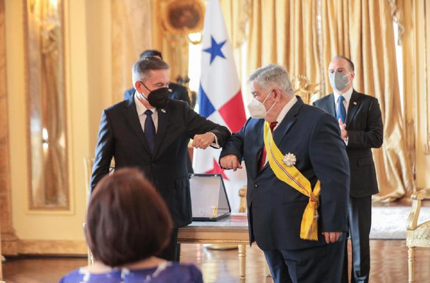 El Gobierno otorgó en el año 2020 al empresario ‘Bobby’ Tzanetatos la orden Manuel Amador Guerrero en el grado de Gran Cruz