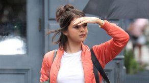 Selena Gomez se pone nostálgica al visitar su casa de la infancia