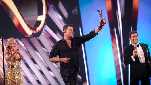 Carlos Vives será homenajeado en los Premios Juventud 2025