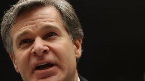 Director defiende al FBI ante ataques de Trump