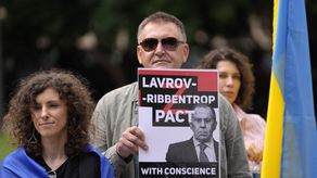 Los sistemas que se les suministrarán a Ucrania son capaces de disparar misiles de mayor alcance que pueden alcanzar zonas de hasta 300 kilómetros (186 millas) de distancia, pero Estados Unidos dijo que no suministraría ese tipo de cohetes.