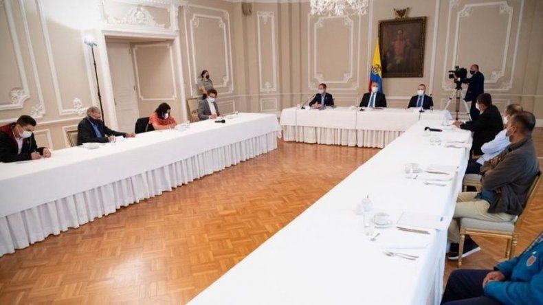 Duque recibe a la FARC, que espera medidas para que cese la violencia