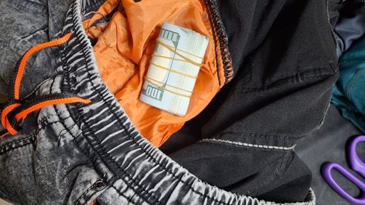 Aduanas retiene 10 mil dólares no declarados a pasajero procedente de La Habana. Aduanas retiene 10 mil dólares no declarados a pasajero procedente de La Habana.