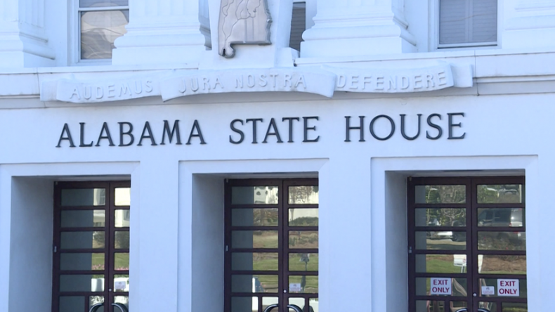 Alabama: veto al aborto, en manos de gobernadora republicana