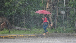 {alttext(¡Advertencia! Onda Tropical #25 podría ingresar a Panamá en las próximas 24 horas,¡Advertencia! Onda Tropical #25 podría ingresar a Panamá en las próximas 24 horas)} {alttext(¡Advertencia! Onda Tropical #25 podría ingresar a Panamá en las próximas 24 horas,¡Advertencia! Onda Tropical #25 podría ingresar a Panamá en las próximas 24 horas)}
