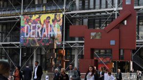 El Pompidou acoge una polémica escultura rechazada por el Louvre en París