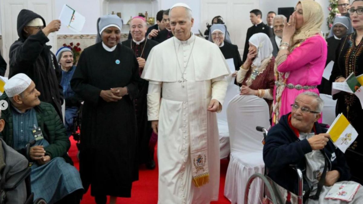 Papa León XIV asegura en Argelia que la espiral negativa que vive el mundo depende del orgullo. Papa León XIV asegura en Argelia que la espiral negativa que vive el mundo depende del orgullo.