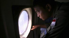 Satélites de 15 países buscan avión desaparecido