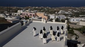 Esa convicción se percibe en el optimismo que transmiten las monjas, a pesar de una vida austera que requiere sacrificios tanto a ellas como a sus familias, a las que pueden ver ocasionalmente desde el otro lado de las rejas.