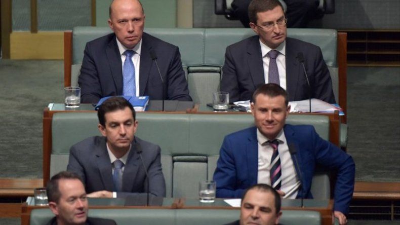 Diez ministros australianos presentan su dimisión en medio de una crisis de partido