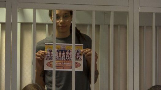 Rusia dispuesta a discutir canje de prisioneros, tras condena de basquetbolista