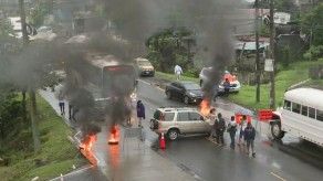 Moradores de La Esperanza protestaron molestos por inundaciones