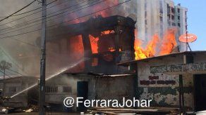 Se registra incendio en viejo caserón deshabitado en Colón